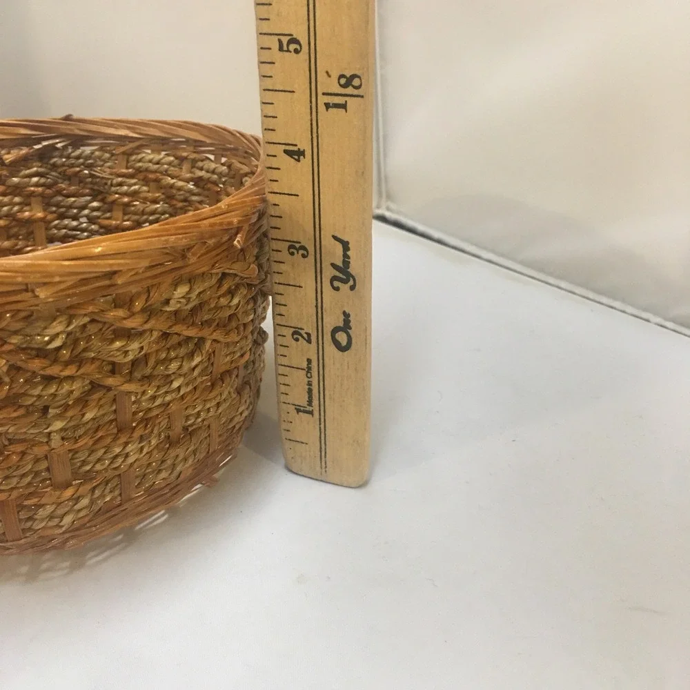Unbranded handcrafted round
